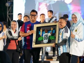 Ribuan Warga Padati Vatulemo, Wali Kota Palu Launching PaluGov dan e-Office di Nobar Final Piala Dunia 2026