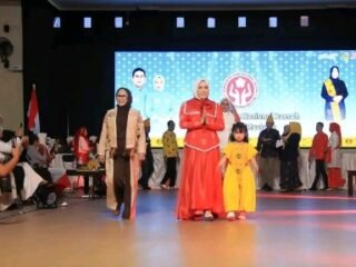 Fashion Show Batik Saga Meriahkan HUT ke-81 RI, Kreativitas dan Kebanggaan Daerah Parigi Moutong Makin Bersinar